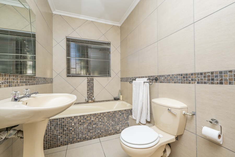 5 Bedroom Property for Sale in Protea Heights Western Cape
